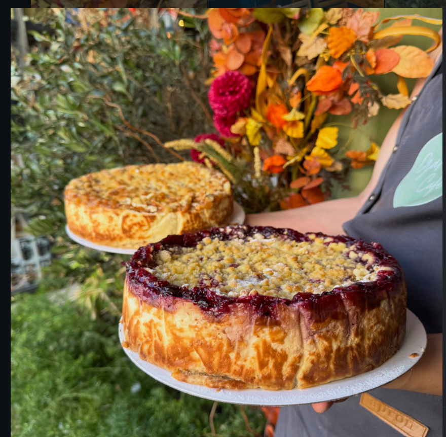 Apple crumble cheesecake and berry crumble cheesecake